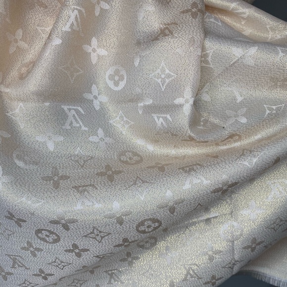 LV SCARF - Picture 4 of 4